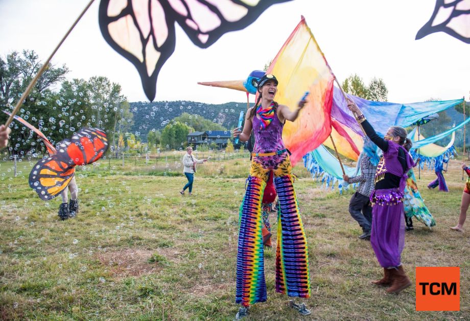 How Did Ariana Gradow Become Involved in Circus Arts?
